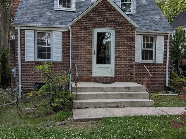 125 Eastview Ave, Leonia, NJ 07605