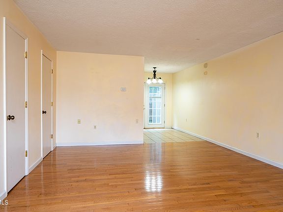 5th image of 444 Eastley Ct APT C