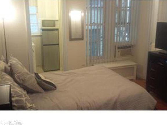 4th image of 314 E 41st St APT 203B