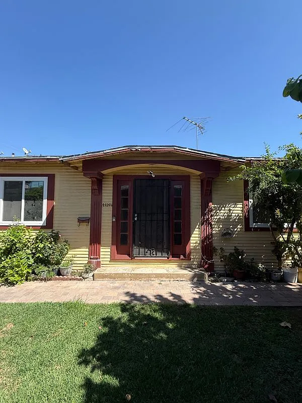 2 bed, 1.0 bath, 616 sqft, $2,600 — Photo 2