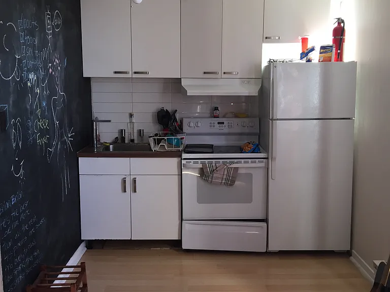 225 Gladstone Ave — Photo 128
