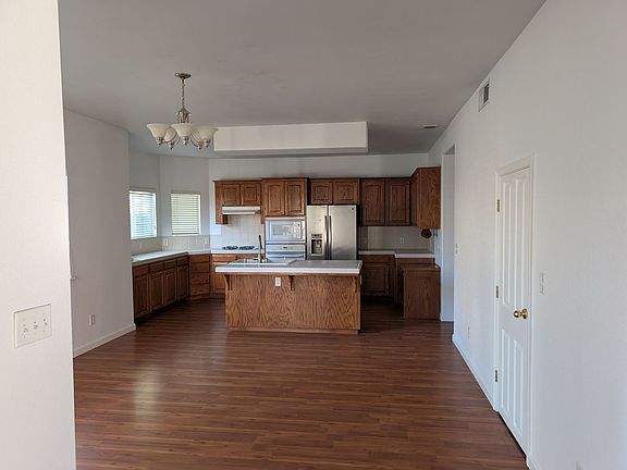 3rd image of 1090 E Royal Dornoch Ave