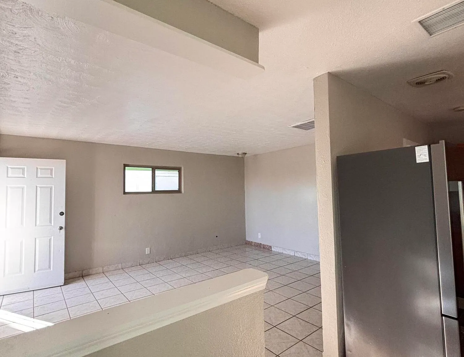 3 bed, 1041 sqft, $1,200 — Photo 4