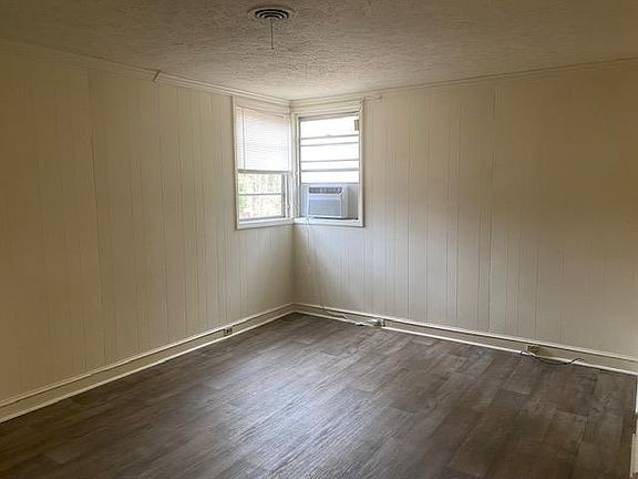 Living Room - New Laminate Flooring Throughout