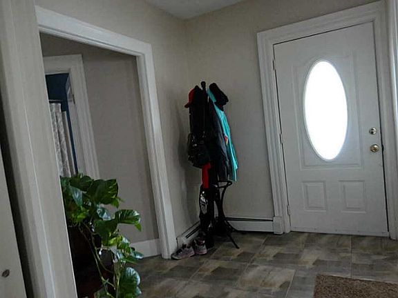 4th image of 46 Westwood Ave