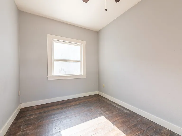 1404 SE Madison St — Photo 11