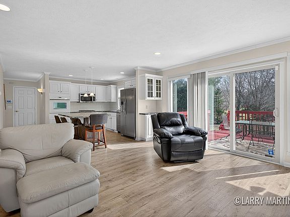 3rd image of 4328 Del Mar Dr SW