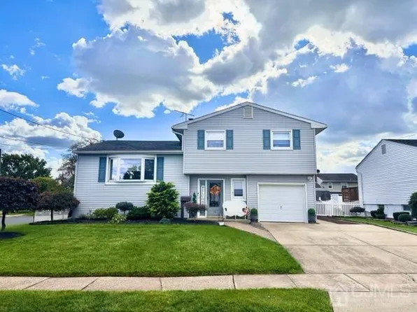 39 Charlotte St, Carteret, NJ 07008