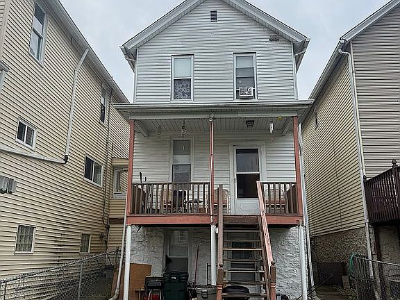 2nd image of 916 Fallowfield Ave