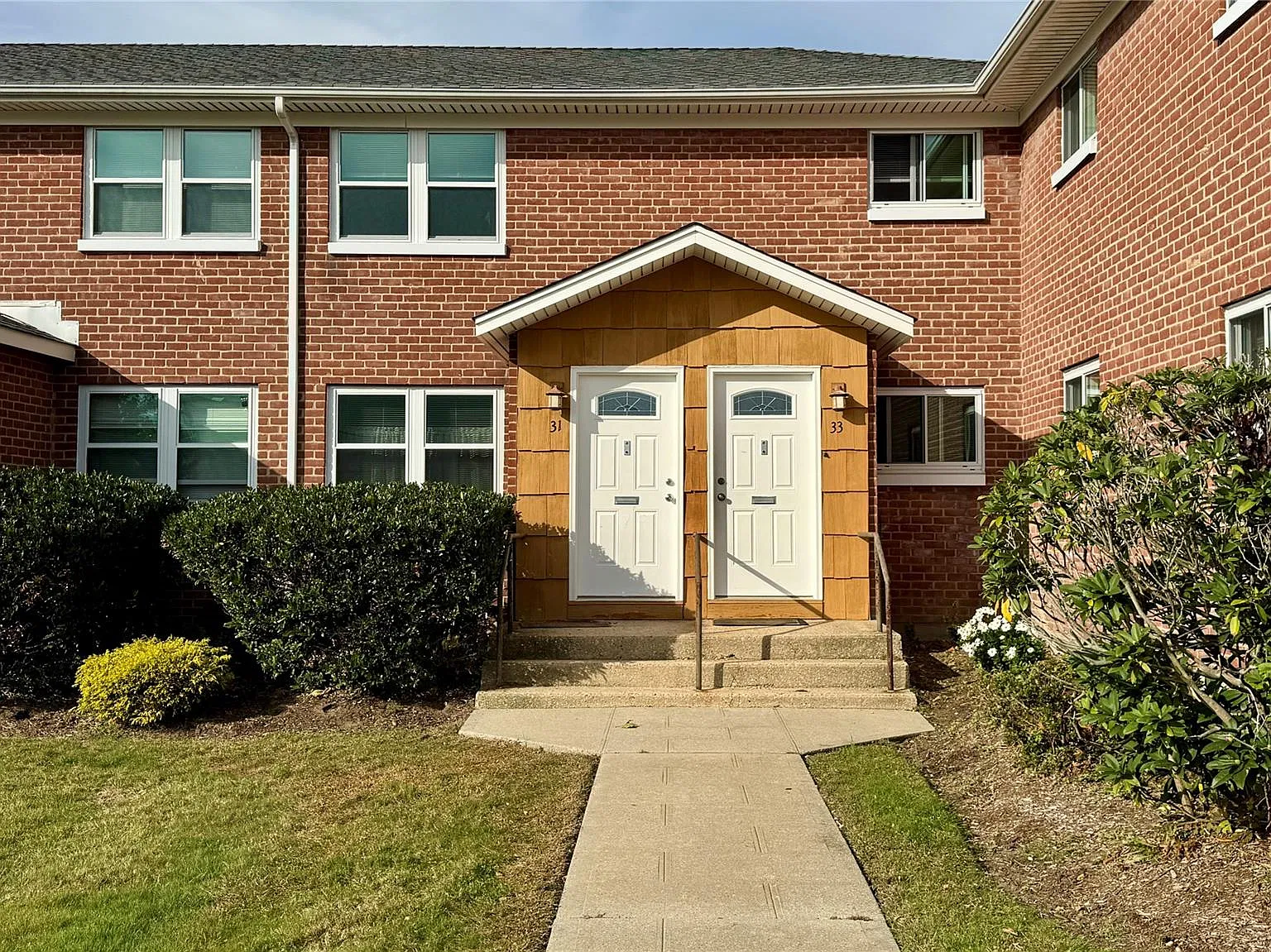 1 bed, 1.0 bath, 975 sqft, $1,995 — Photo 1