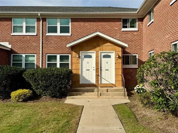 31 Barbara Ct #31, Sayville, NY 11782