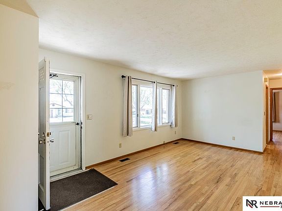 5th image of 3435 S 130th St