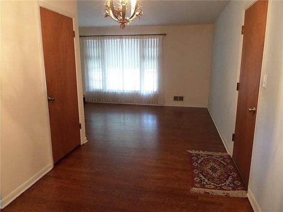 5th image of 9926 Campbell St