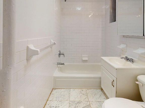 4th image of 311 E 85th St #2BB