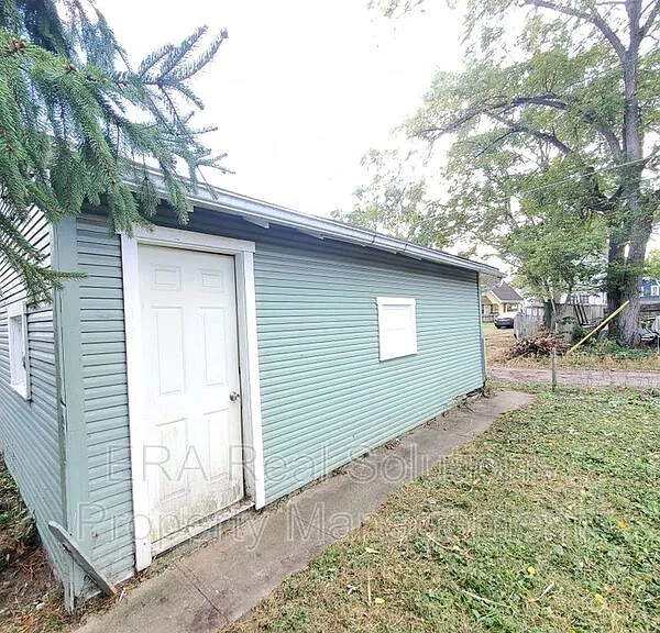 695 S Eureka Ave — Photo 27