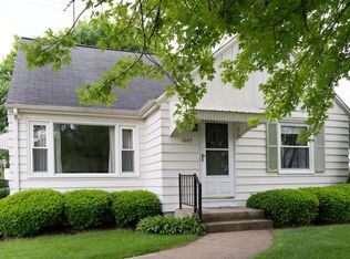 1065 S Bobolink Dr, Brookfield, WI 53005