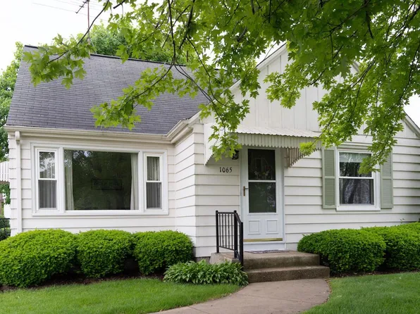 1065 S Bobolink Dr, Brookfield, WI 53005