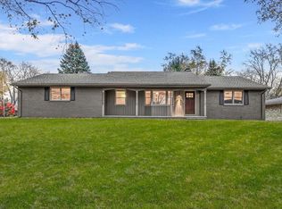 1564 S Windsor Dr, Saint Joseph, MI 49085