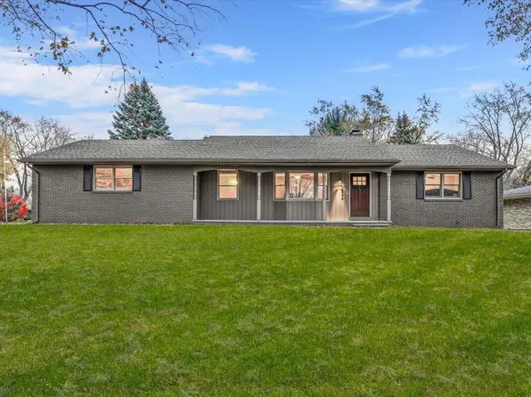 1564 S Windsor Dr, Saint Joseph, MI 49085