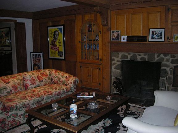 Large Living Room w/Fpl andHwd Flrs