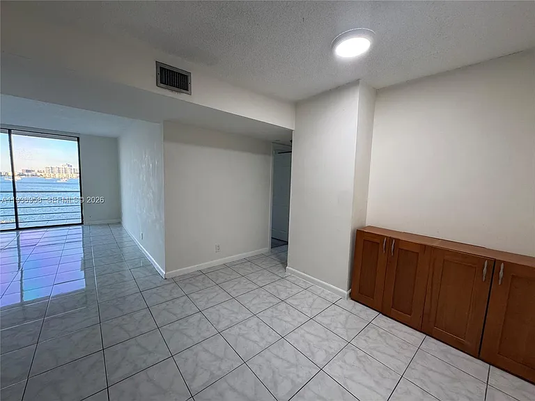 2821 N Miami Beach Blvd #5P — Photo 16