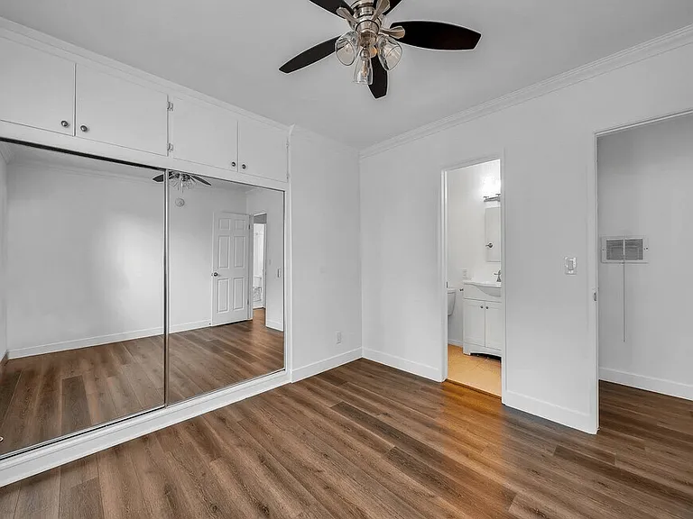 4350 Franklin Ave — Photo 10