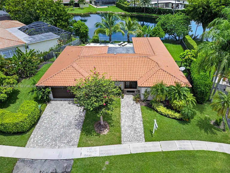 16641 Royal Poinciana Dr — Photo 7
