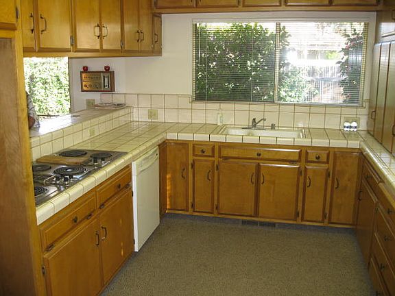 4th image of 2745 Sierra Vista Dr