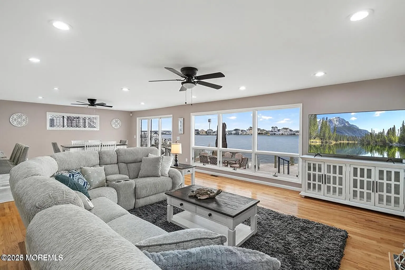 505 Bayview Drive photo 1