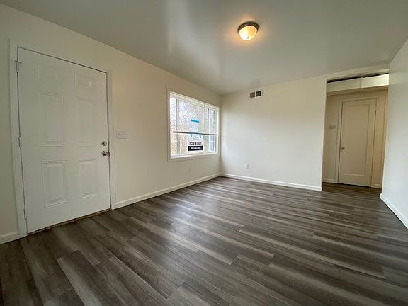 3rd image of 2421 Northglen Dr