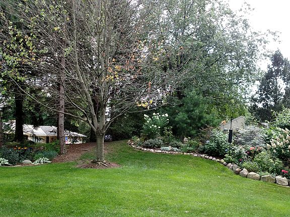 4th image of 2028 S Terrace Ln NE