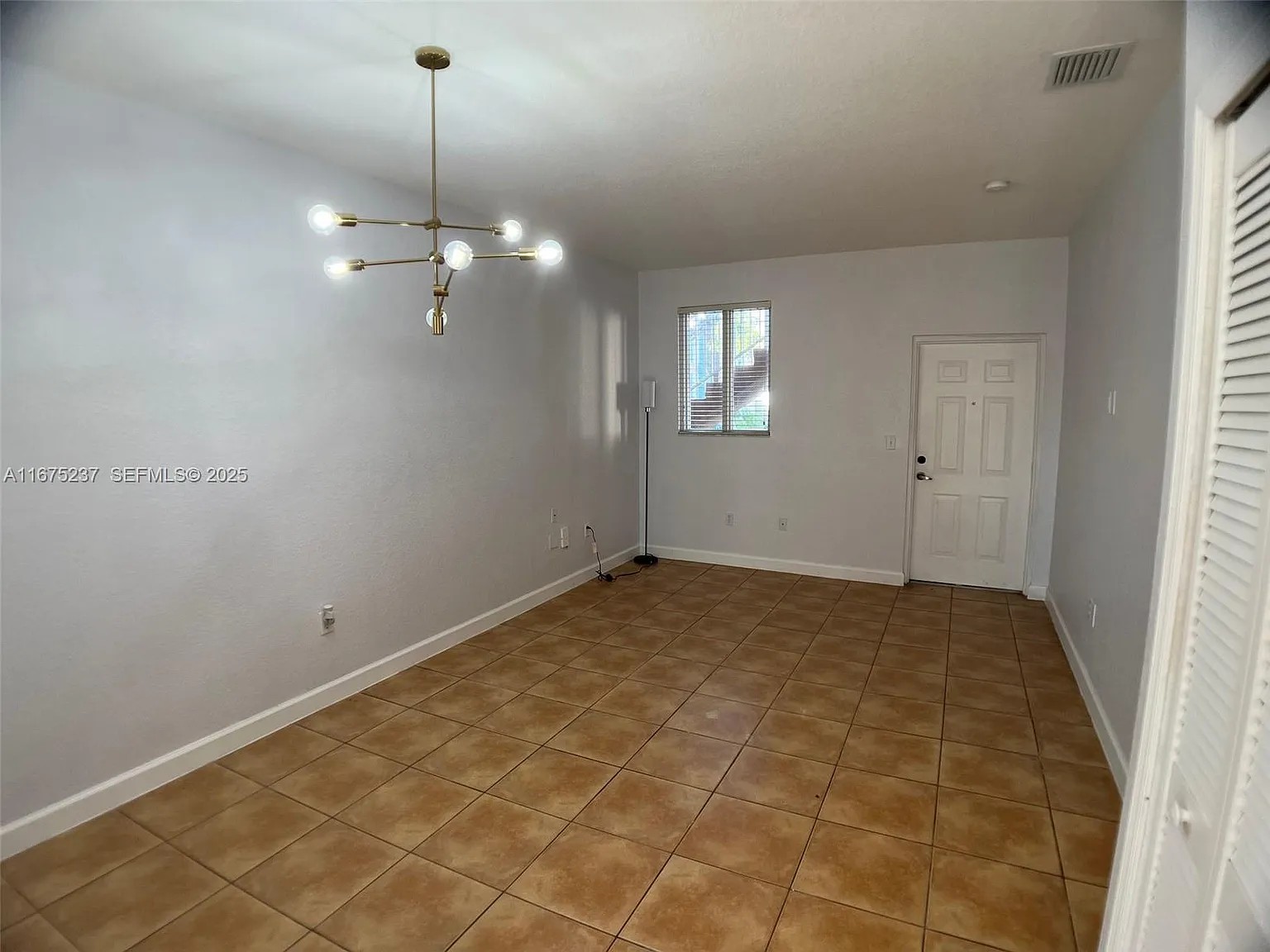 2 bed, 967 sqft, $2,200 — Photo 2