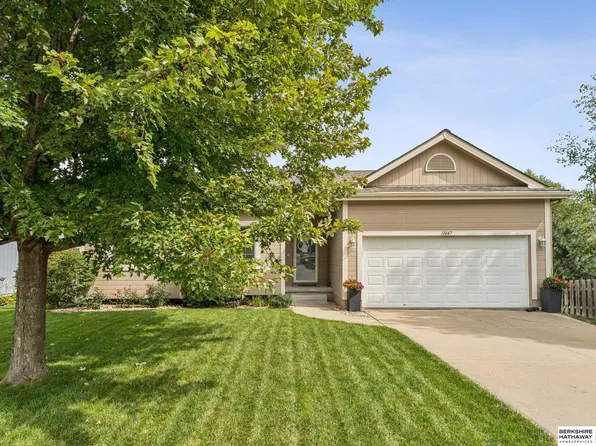 11647 Willow Park Dr, Gretna, NE 68028