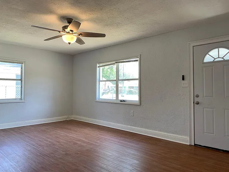 1309 W Arch St — Photo 2