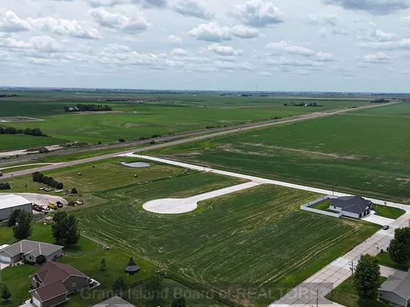 4 Wall Circle Dr, Hampton, NE 68843