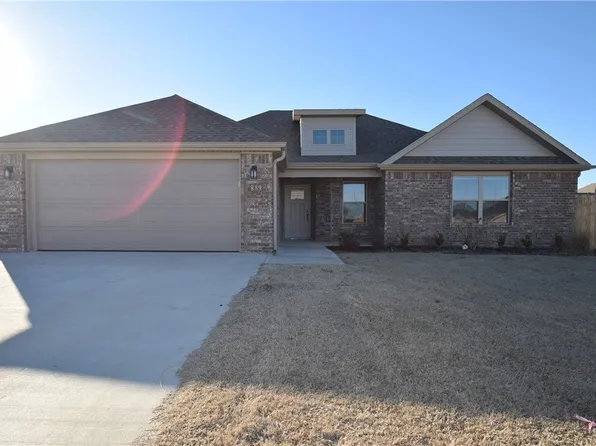 889 Maple View St, Springdale, AR 72762