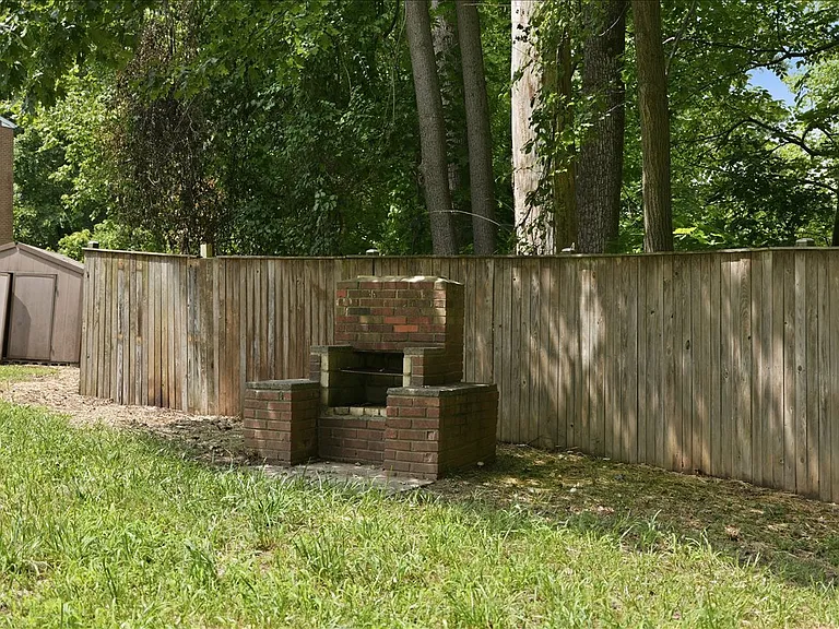 9200 Pebble Ct — Photo 38