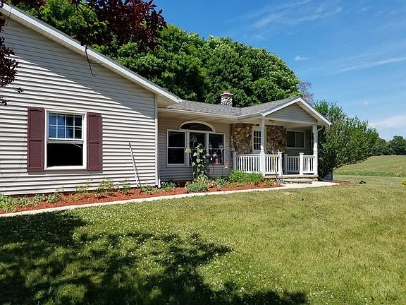 Front walkway to foyer