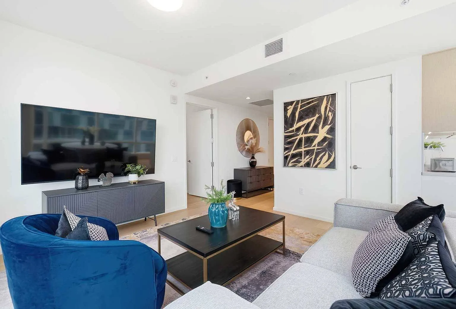1 bed, 972 sqft, $5,500 — Photo 4