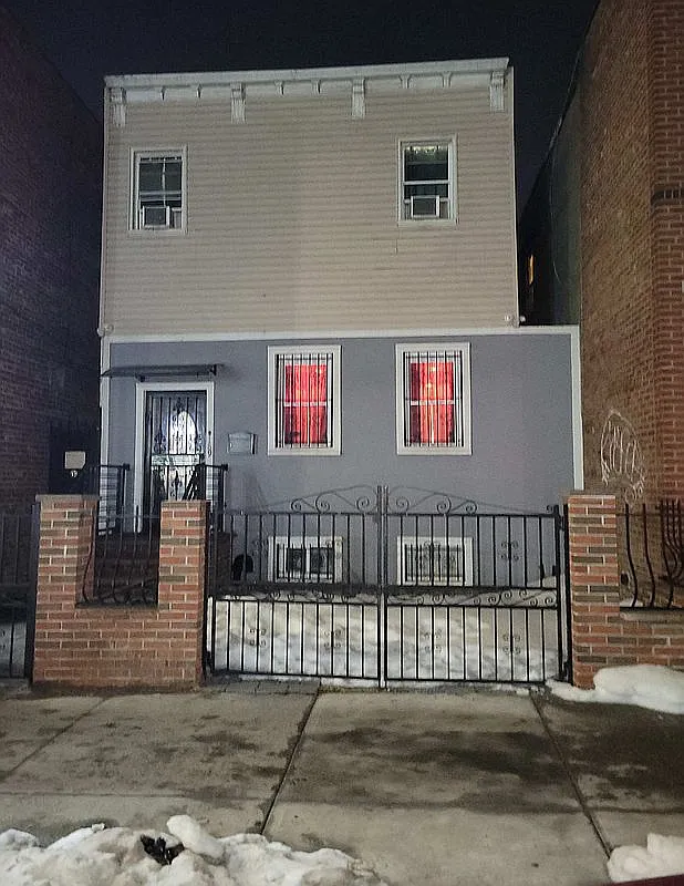 189 Buffalo Ave photo 1