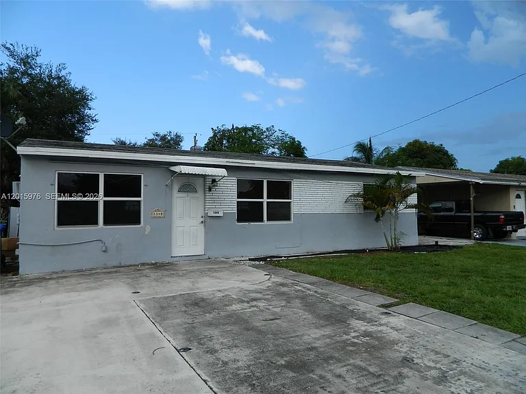 1340 SW 34th Ave — Photo 2