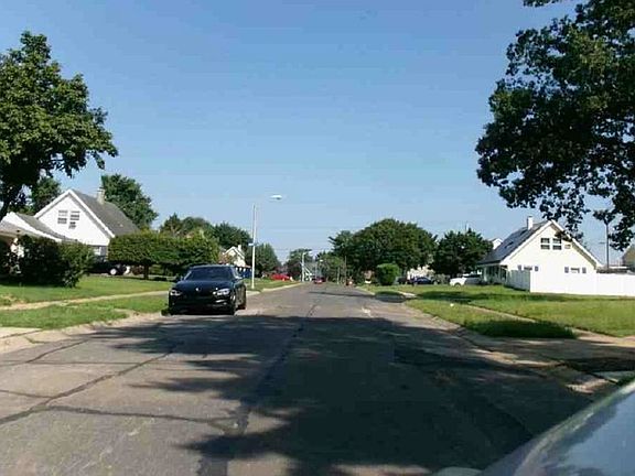 Exterior Neighborhood (street photo)