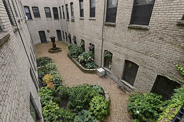 Building Photo 5