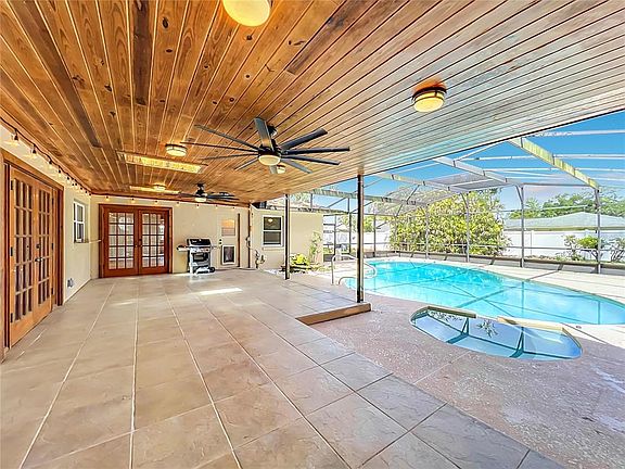 3rd image of 105 CEDAR OAK TRAIL