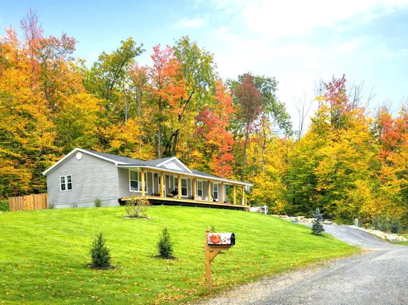 38 Oak Ridge Lane, Bennington, VT 05201