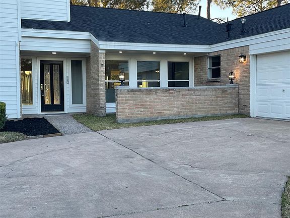 4th image of 3322 Robinson Rd