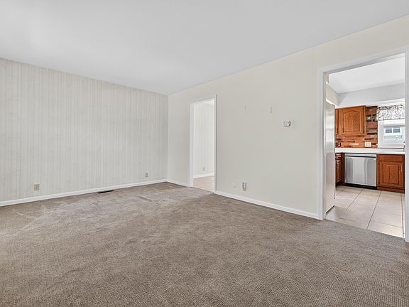 5th image of 1705 W Saxon Dr