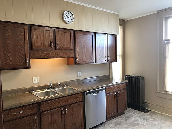 4th image of 220 W Hardin St