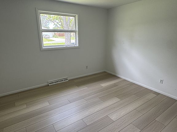 3rd image of 4054 Buesching Dr