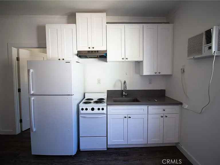 1411 S Burlington Ave #30 — Photo 3